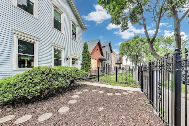 2437 W Taylor St, Chicago, IL 60612 - view of yard featuring a residential view