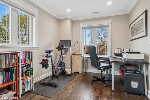 office area featuring crown molding, recessed lighting, baseboards, wood finished floors, and visible vents
