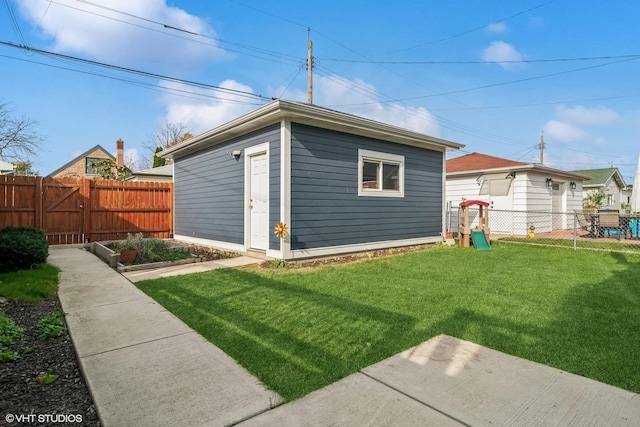view of outdoor structure featuring an outbuilding and a fenced backyard
