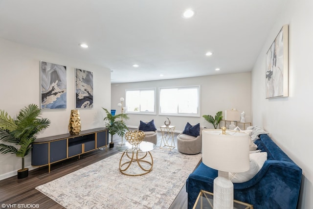 living area featuring baseboards, recessed lighting, and wood finished floors