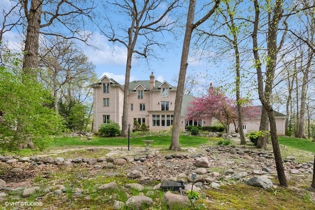 view of front of house featuring a front yard