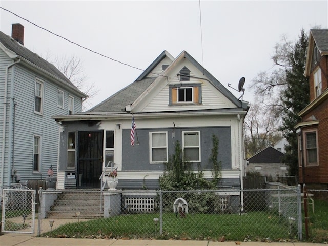 801 S Warren St, Peoria, IL 61605 - bungalow-style home with a gate and a fenced front yard