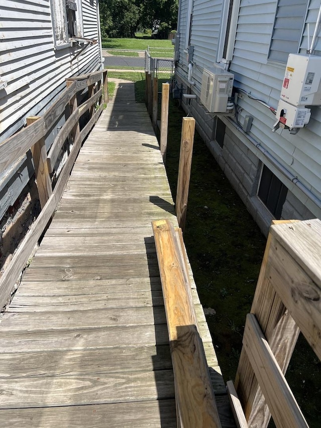 801 S Warren St, Peoria, IL 61605 - view of wooden terrace