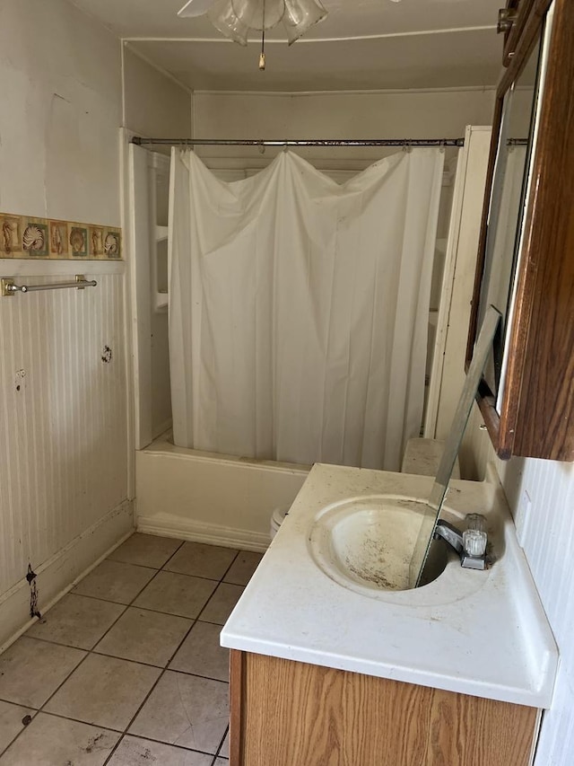 801 S Warren St, Peoria, IL 61605 - full bathroom with vanity, tile patterned flooring, shower / bath combo with shower curtain, and ceiling fan