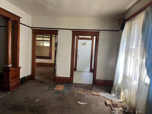 801 S Warren St, Peoria, IL 61605 - entryway with plenty of natural light