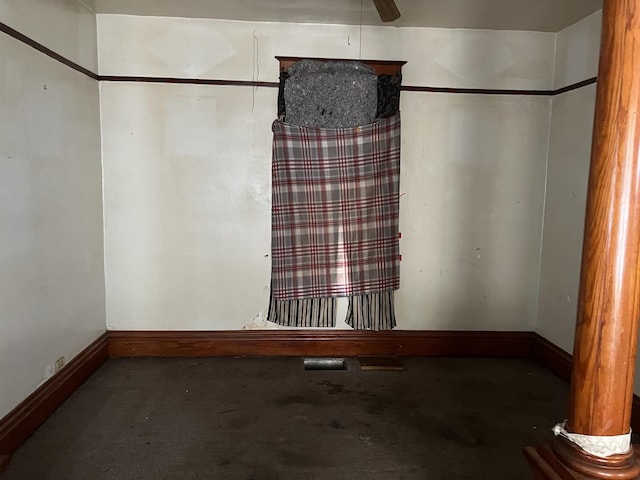 801 S Warren St, Peoria, IL 61605 - unfurnished room with unfinished concrete flooring and a ceiling fan