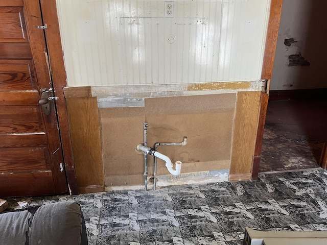 801 S Warren St, Peoria, IL 61605 - view of bathroom