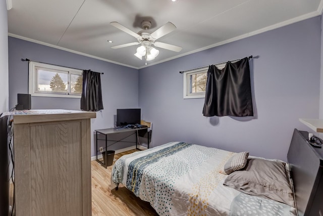 bedroom featuring light wood-style floors, baseboards, ornamental molding, and ceiling fan