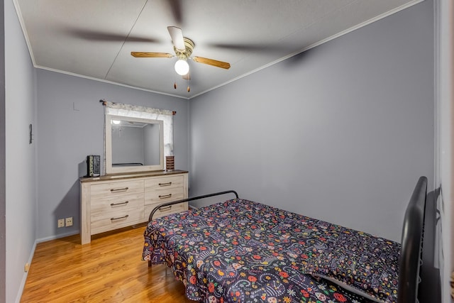 bedroom featuring crown molding, ceiling fan, and light wood-style flooring