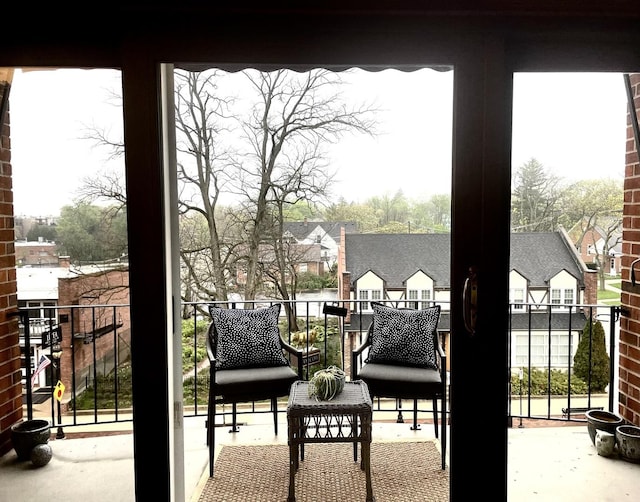 exterior space with a healthy amount of sunlight and a residential view