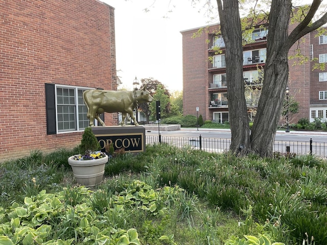 519 N Main St Unit 4Bn, Glen Ellyn, IL 60137 - view of community sign