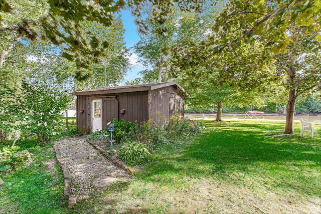 view of yard with a storage shed and an outdoor structure