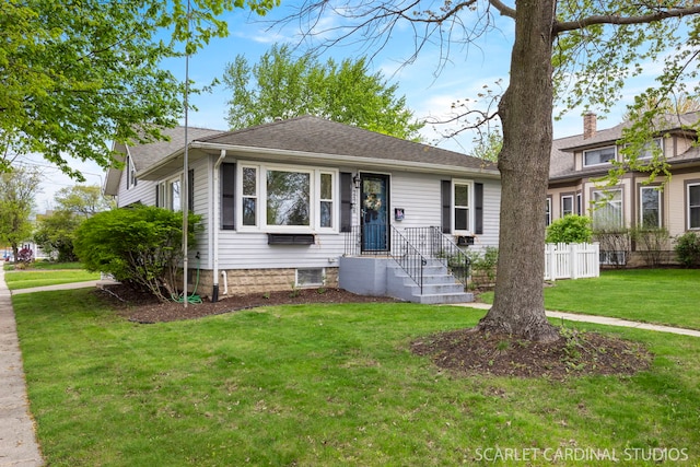 bungalow featuring fence and a front yard