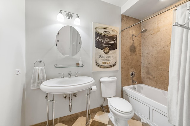 full bathroom featuring a sink, shower / bathtub combination with curtain, and toilet