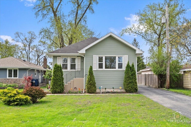 309 E Elm St, Villa Park, IL 60181 - bungalow with fence and a front yard
