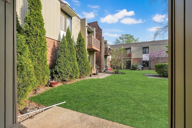 7330 Fairview Ave Unit 104, Downers Grove, IL 60516 - view of yard featuring a residential view