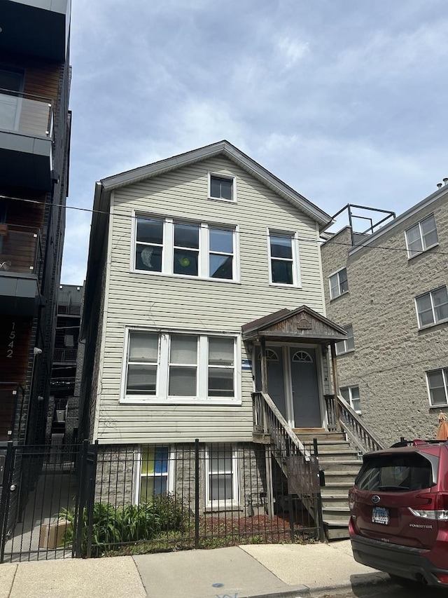 1538 W Fry St, Chicago, IL 60642 - view of front of property featuring a fenced front yard