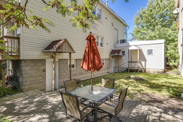 1538 W Fry St, Chicago, IL 60642 - exterior space featuring outdoor dining area