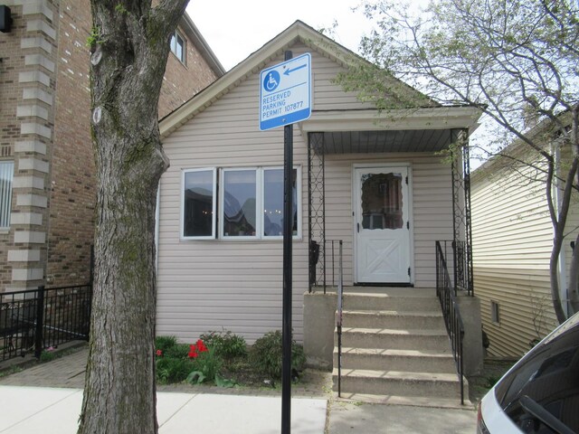 2952 S Bonfield St, Chicago, IL 60608 - view of front facade featuring fence