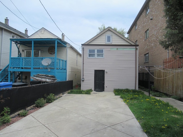 2952 S Bonfield St, Chicago, IL 60608 - back of property with fence and a patio