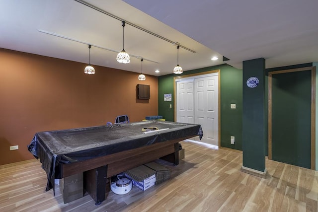 game room featuring recessed lighting, baseboards, billiards, and light wood-style flooring