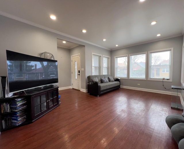 living area featuring baseboards, ornamental molding, wood finished floors, and recessed lighting