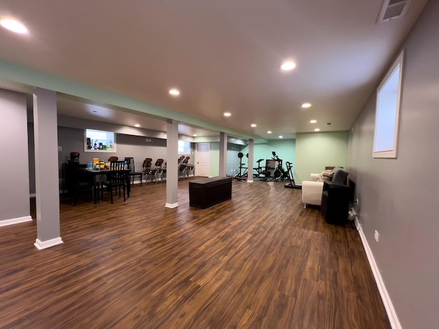 workout room featuring visible vents, recessed lighting, baseboards, and dark wood-style floors