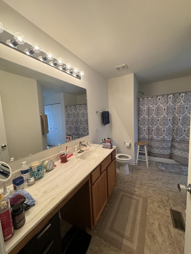 bathroom with vanity, toilet, curtained shower, and visible vents