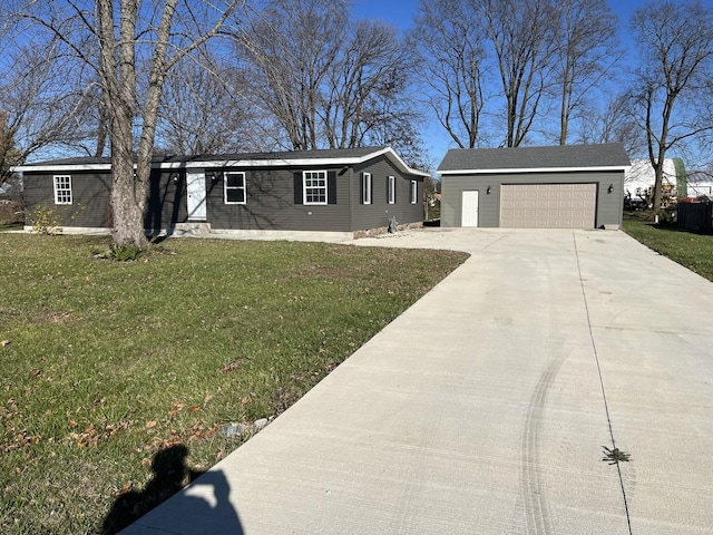 view of front of property featuring driveway, an outdoor structure, and a front lawn