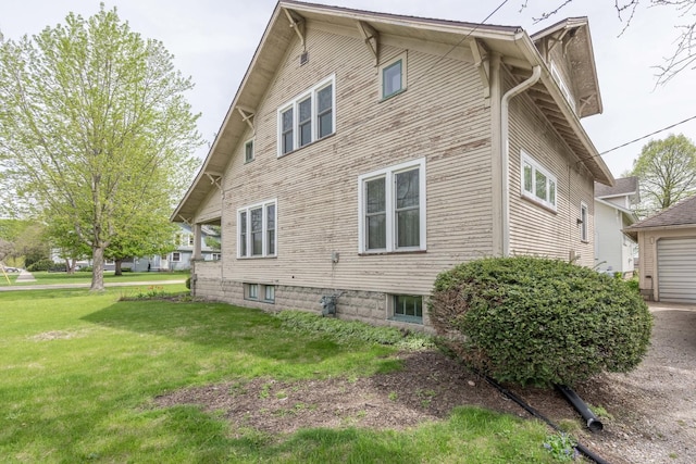 130 N Elm St, Leland, IL 60531 - view of side of property featuring a lawn