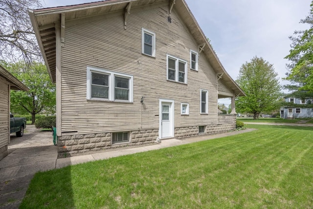 130 N Elm St, Leland, IL 60531 - back of house featuring a yard