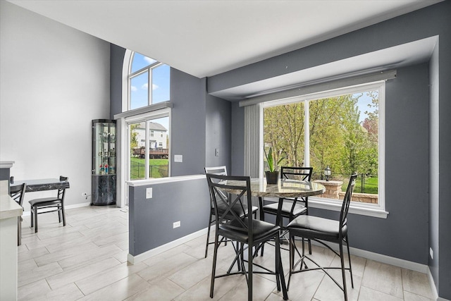 968 N Lancaster Cir S, Elgin, IL 60177 - dining area featuring baseboards