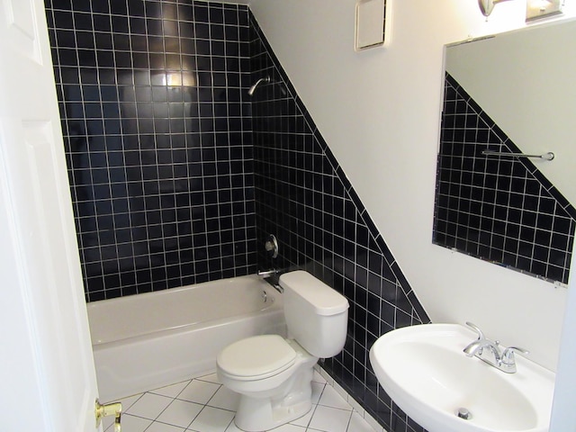 733 Limerick Ln Unit 3D, Schaumburg, IL 60193 - bathroom with a sink, shower / tub combination, toilet, and tile patterned flooring