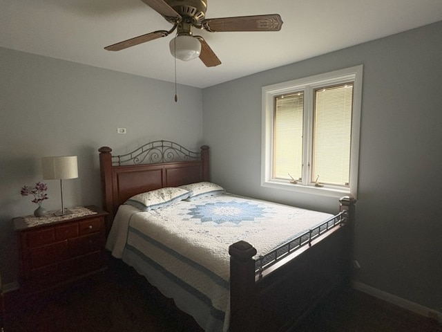bedroom featuring baseboards and a ceiling fan