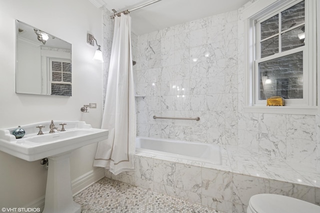 2535 N Burling St, Chicago, IL 60614 - bathroom featuring tiled shower / bath combo, toilet, baseboards, and a sink