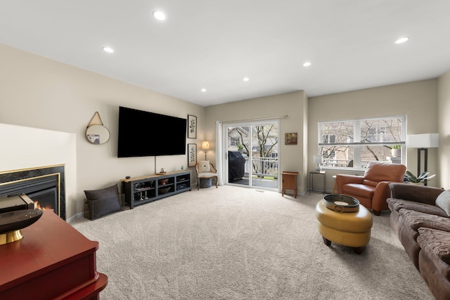 living area featuring recessed lighting, carpet flooring, and baseboards