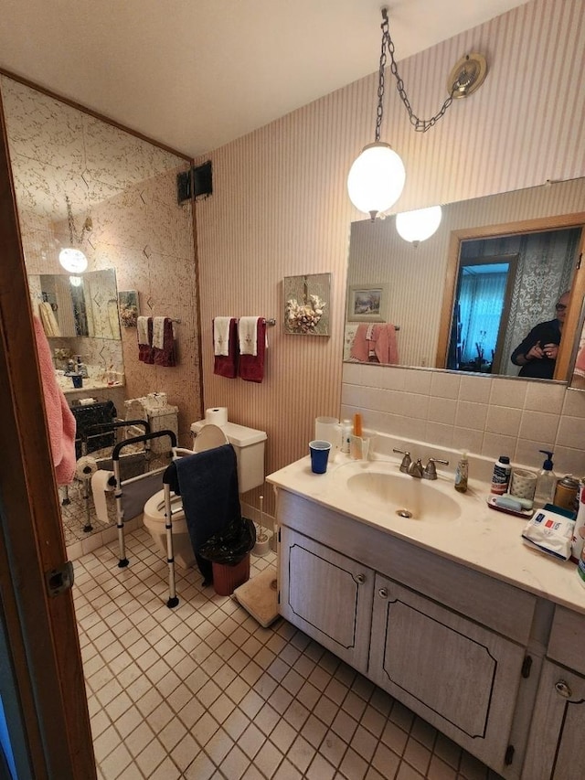 5975 N Odell Ave Unit 2C, Chicago, IL 60631 - view of side of home