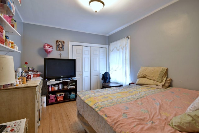 5336 W Nelson St, Chicago, IL 60641 - bedroom featuring a closet, ornamental molding, and light wood finished floors