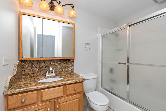full bath with tasteful backsplash, vanity, toilet, a notable chandelier, and enclosed tub / shower combo