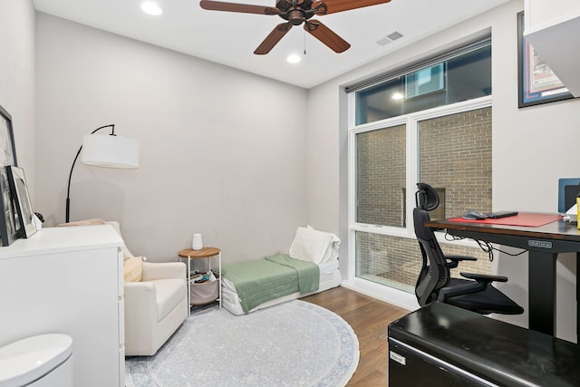 office space with ceiling fan, visible vents, wood finished floors, washer / dryer, and recessed lighting