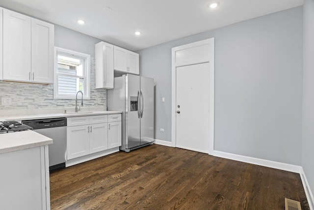 kitchen featuring backsplash, visible vents, a sink, light countertops, and stainless steel appliances