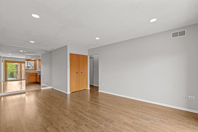 704 Cobblestone Cir Unit D, Glenview, IL 60025 - unfurnished living room with light wood-style floors, baseboards, recessed lighting, and visible vents