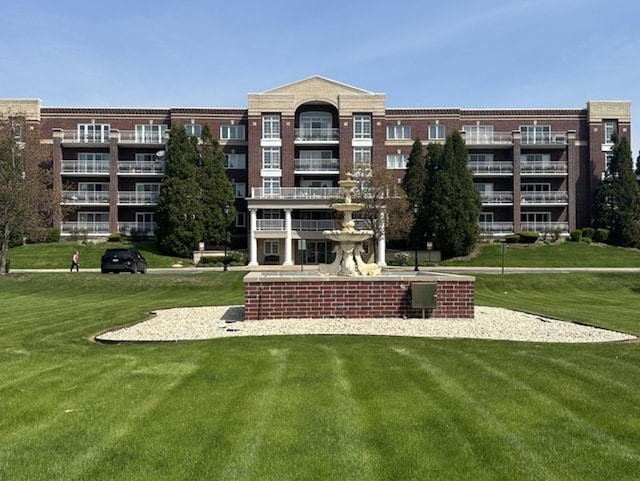 7091 W Touhy Ave Unit 509, Niles, IL 60714 - view of home's community featuring a lawn