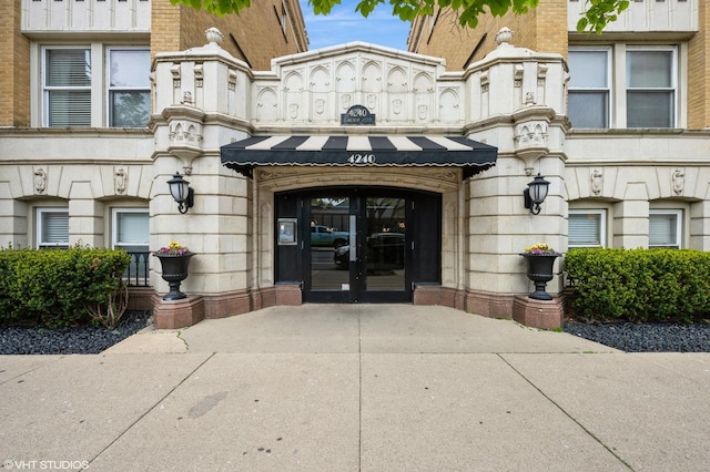 4240 N Clarendon Ave Unit 301S, Chicago, IL 60613 - view of property with driveway