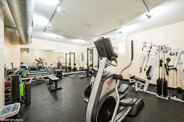 4240 N Clarendon Ave Unit 301S, Chicago, IL 60613 - workout area with attic access