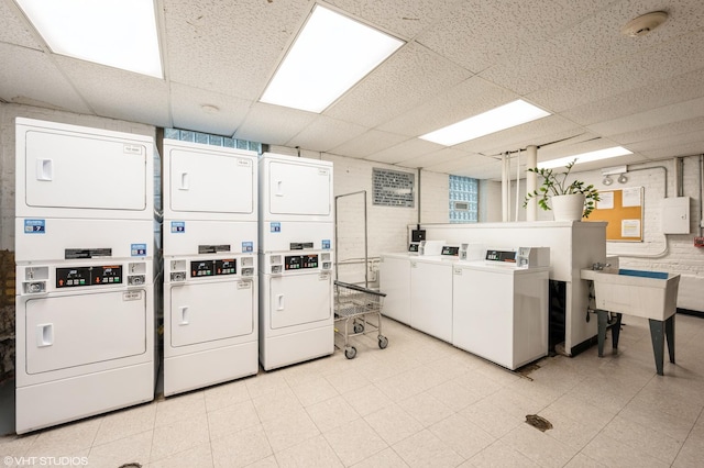 4240 N Clarendon Ave Unit 301S, Chicago, IL 60613 - community laundry room with stacked washer / dryer, separate washer and dryer, and light floors