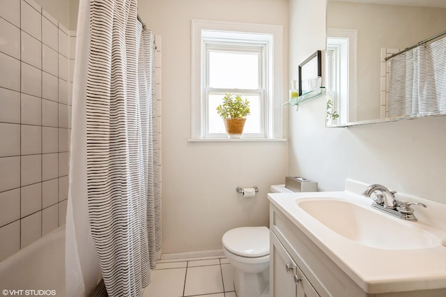 4240 N Clarendon Ave Unit 301S, Chicago, IL 60613 - full bath featuring vanity, toilet, tile patterned flooring, shower / tub combo with curtain, and baseboards