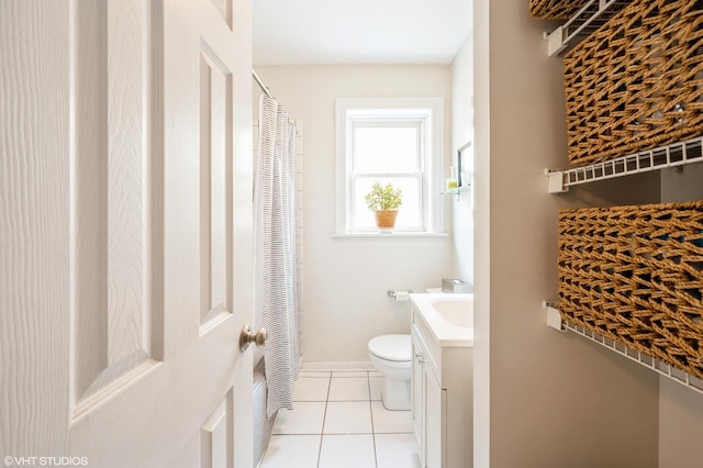 4240 N Clarendon Ave Unit 301S, Chicago, IL 60613 - full bath featuring toilet, vanity, tile patterned floors, baseboards, and a shower with shower curtain