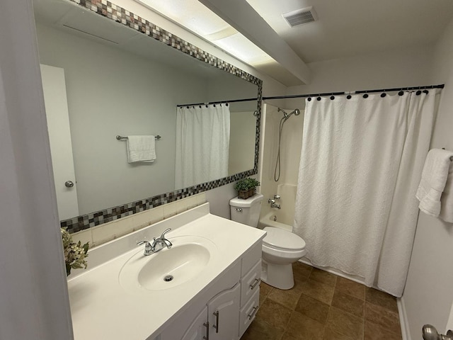 full bathroom featuring visible vents, shower / bath combo with shower curtain, toilet, and vanity