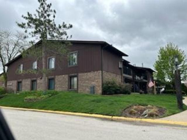 55 W 64th St Unit 202, Westmont, IL 60559 - view of home's exterior